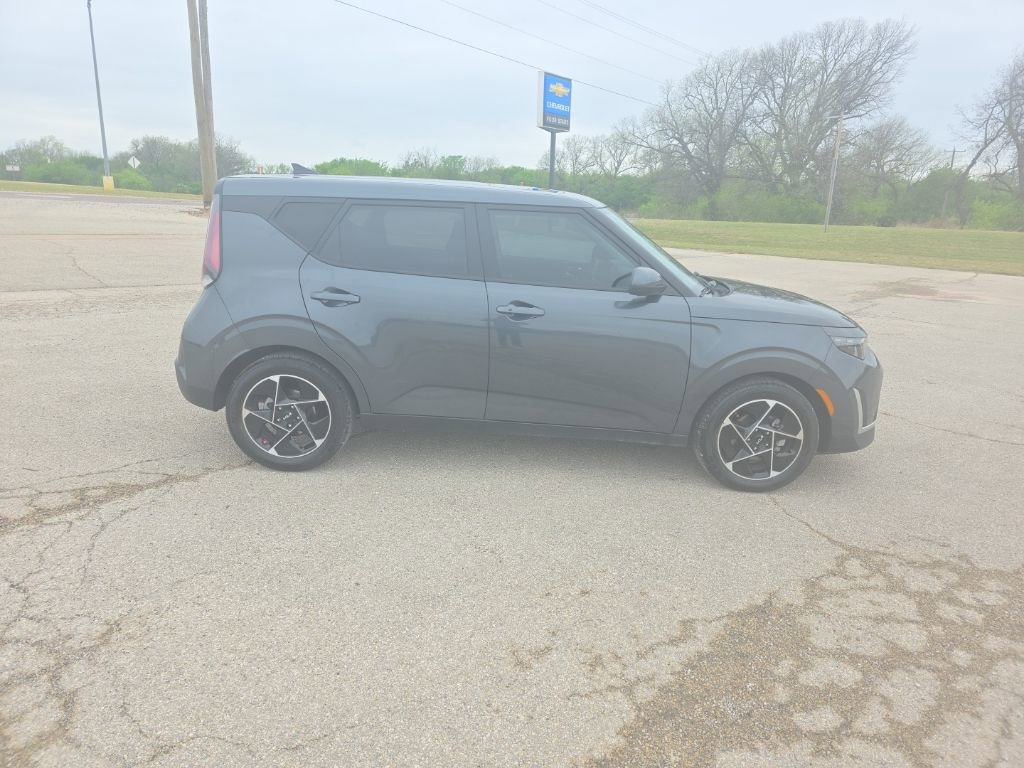 Used 2024 Kia Soul EX image 2
