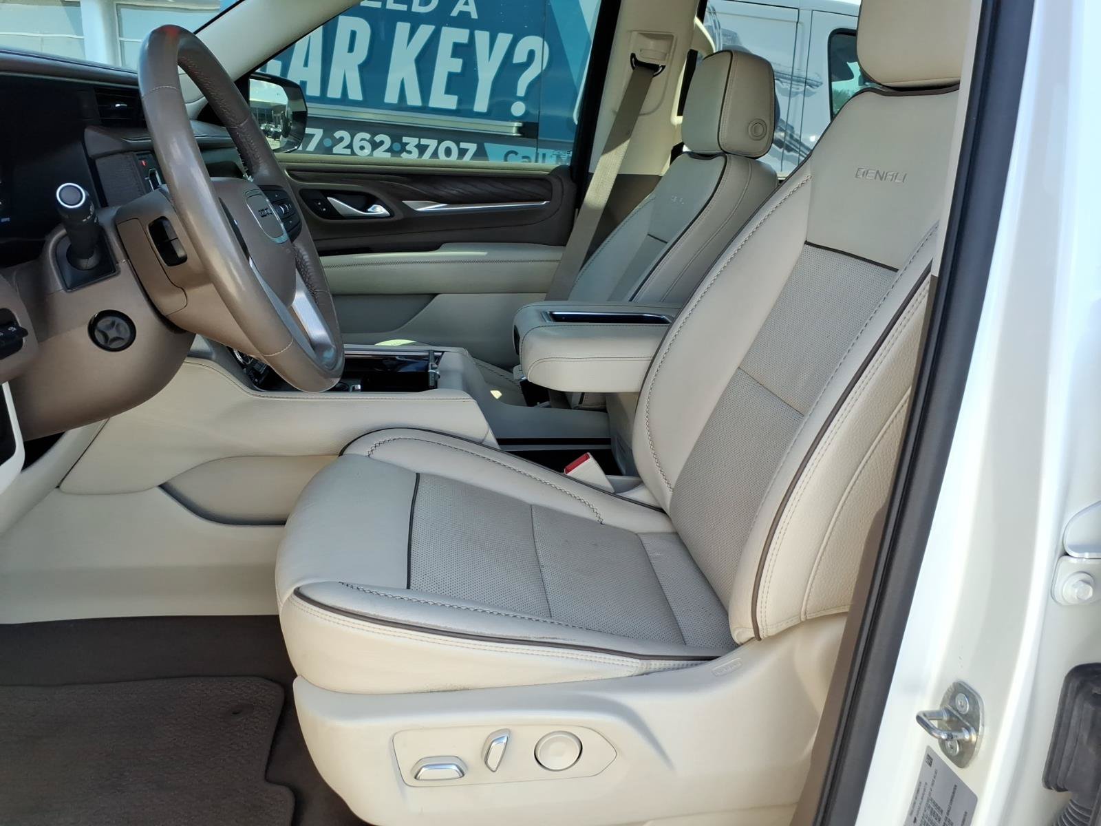 Used 2022 GMC Yukon XL Denali AWD/4WD image 14