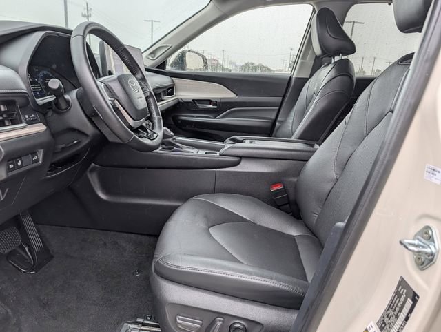 Used 2024 Toyota Grand Highlander AWD image 26