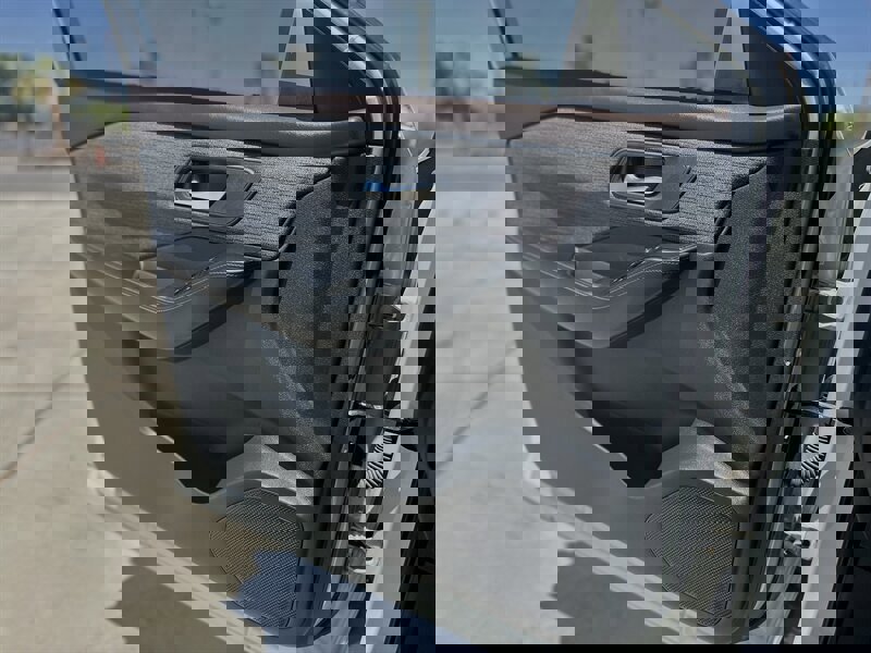 Used 2023 Nissan Rogue SV image 5