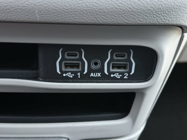 Used 2024 Chrysler Pacifica Touring-L FWD image 20
