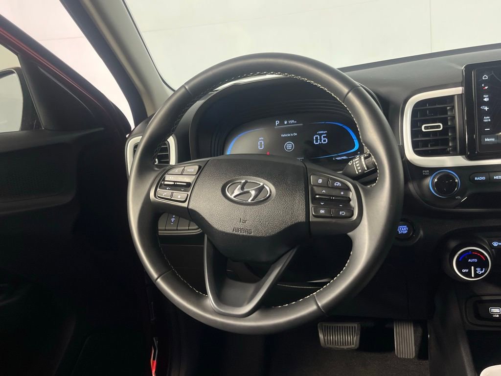 Used 2025 Hyundai Venue Limited image 14