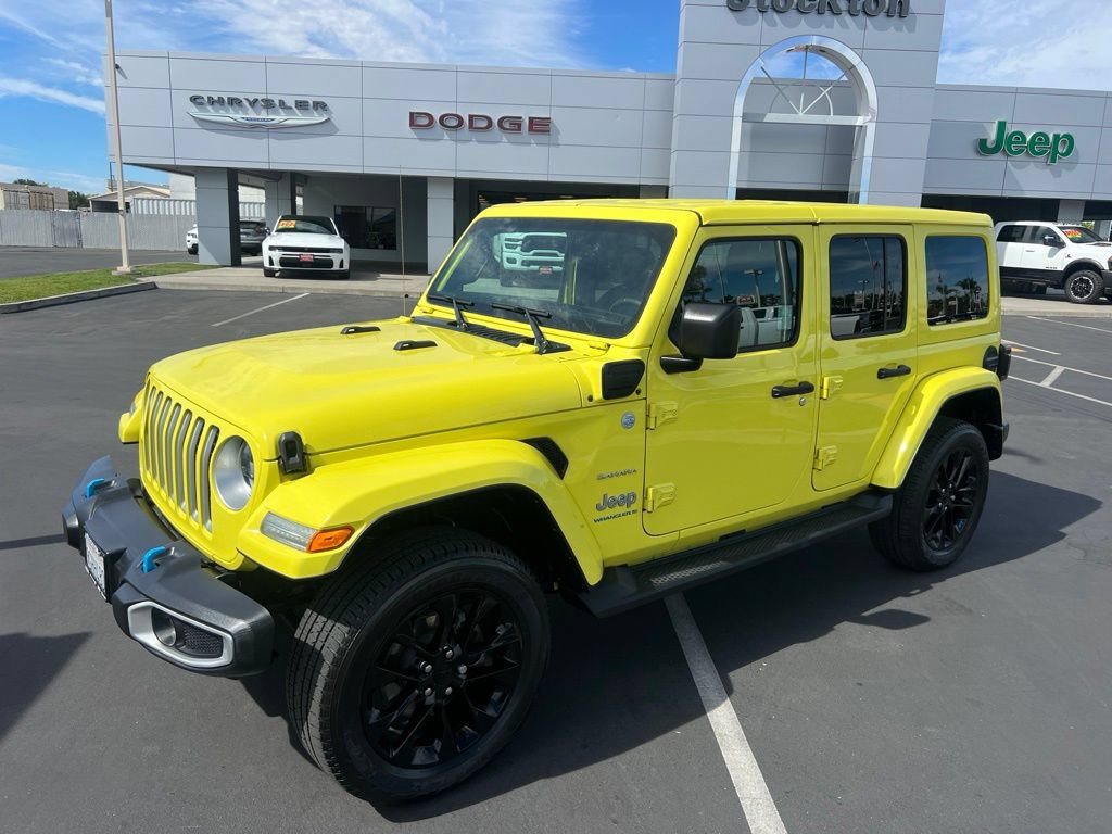 Used 2023 Jeep Wrangler Unlimited Sahara AWD/4WD image 3