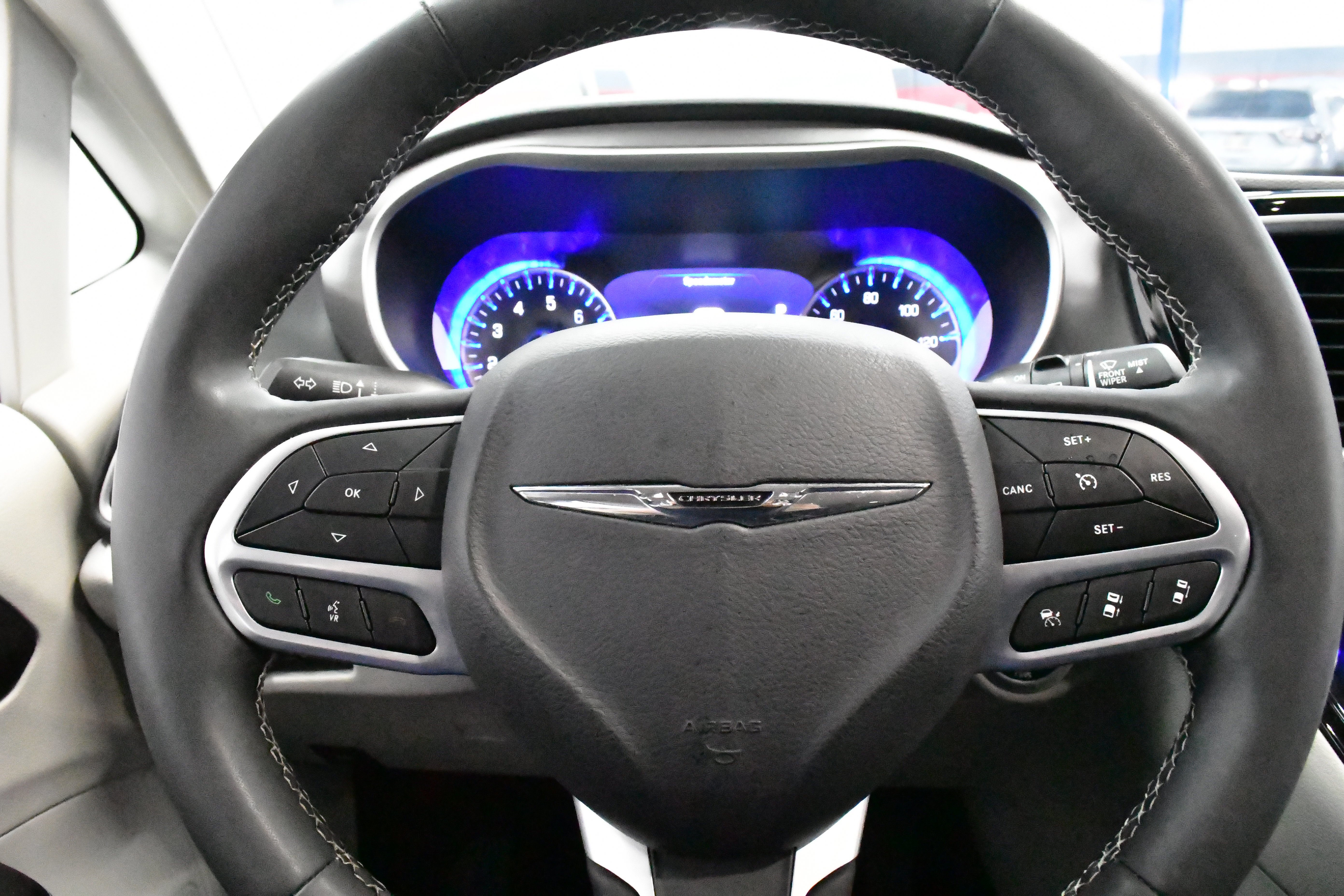 Used 2023 Chrysler Pacifica Limited image 40