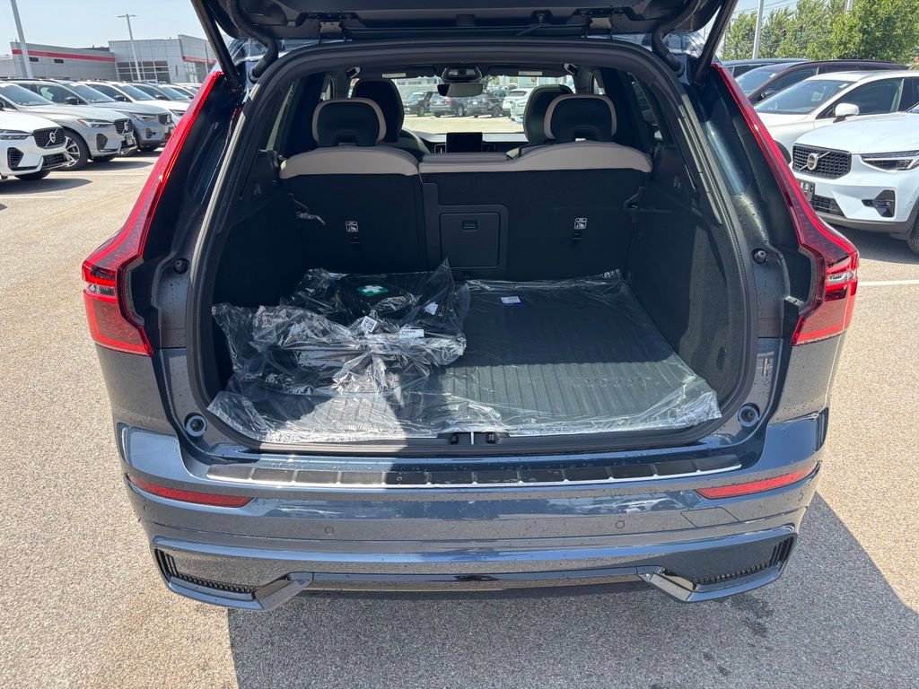 New 2026 Volvo XC60 B5 Plus w/ Protection Package Premier AWD/4WD image 17