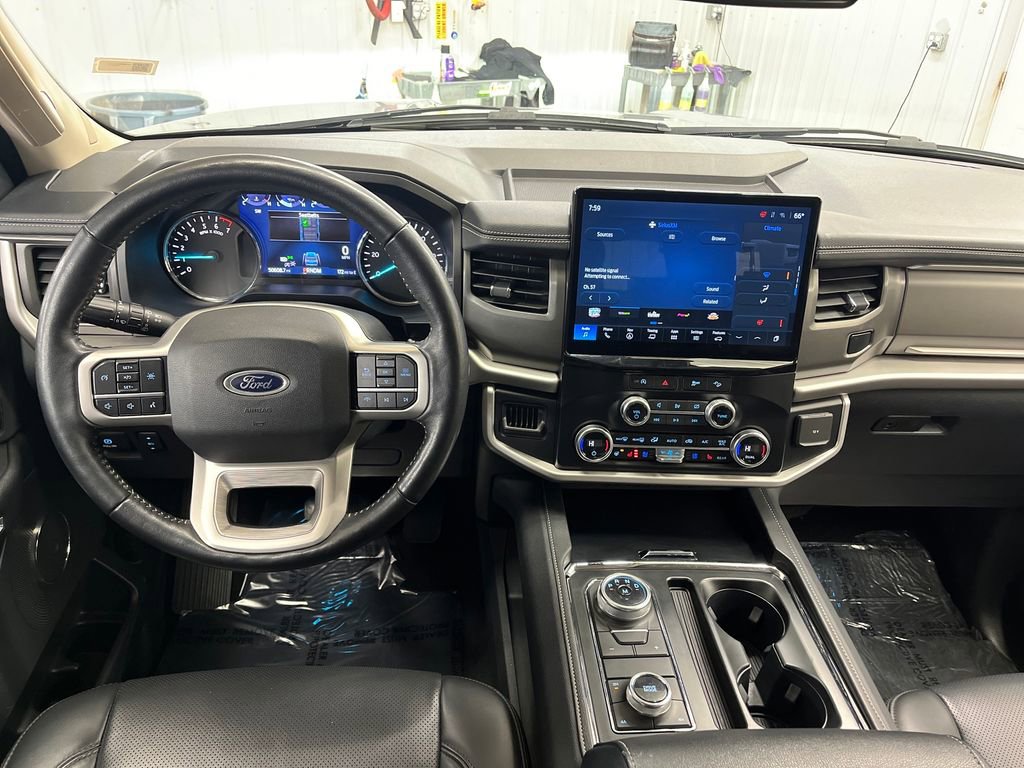 Used 2024 Ford Expedition XLT image 18