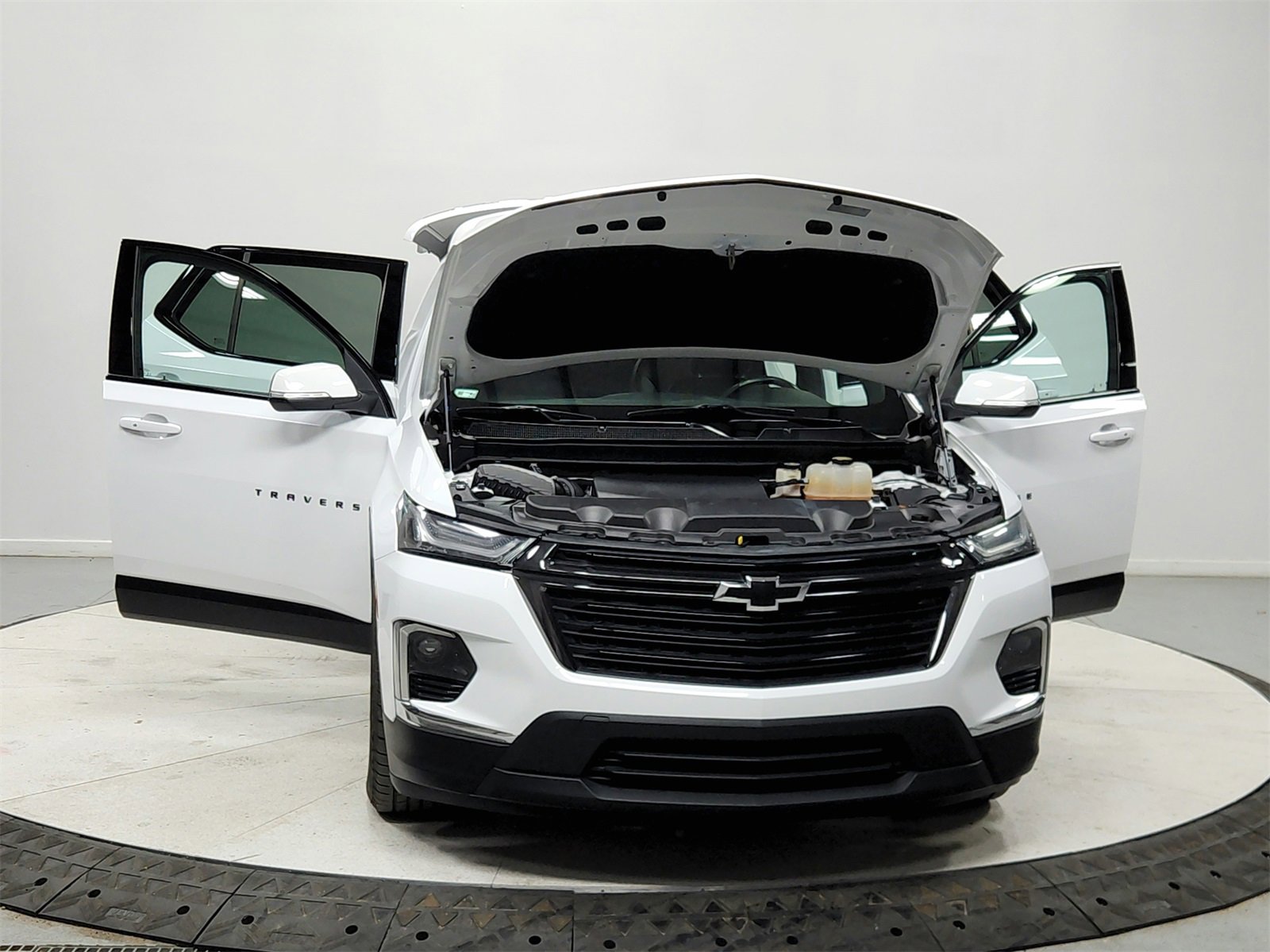 Used 2022 Chevrolet Traverse LT w/ Midnight/Sport Edition image 10
