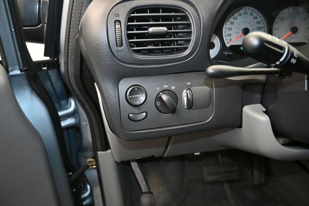 Used 2005 Chrysler Town & Country LX w/ Popular Equipment Group II FWD image 12