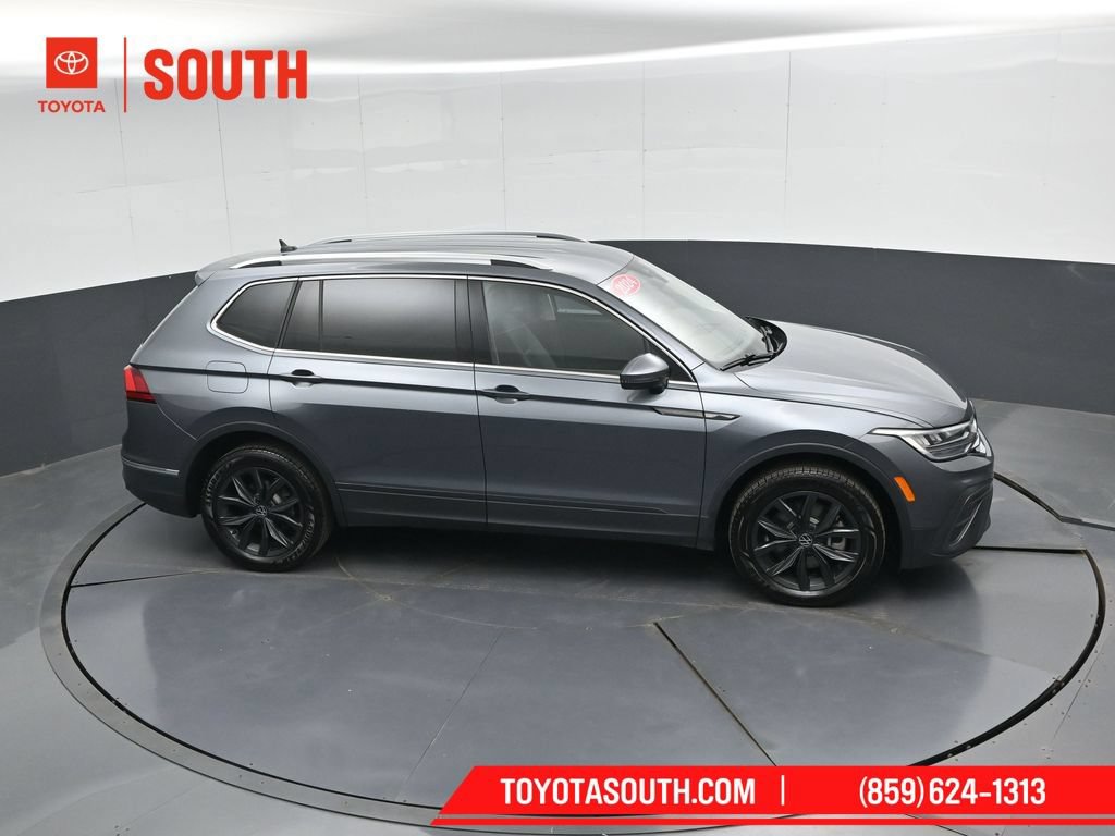 Used 2024 Volkswagen Tiguan SE AWD/4WD image 50