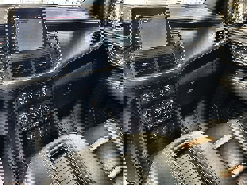 Used 2022 GMC Yukon XL AT4 image 28