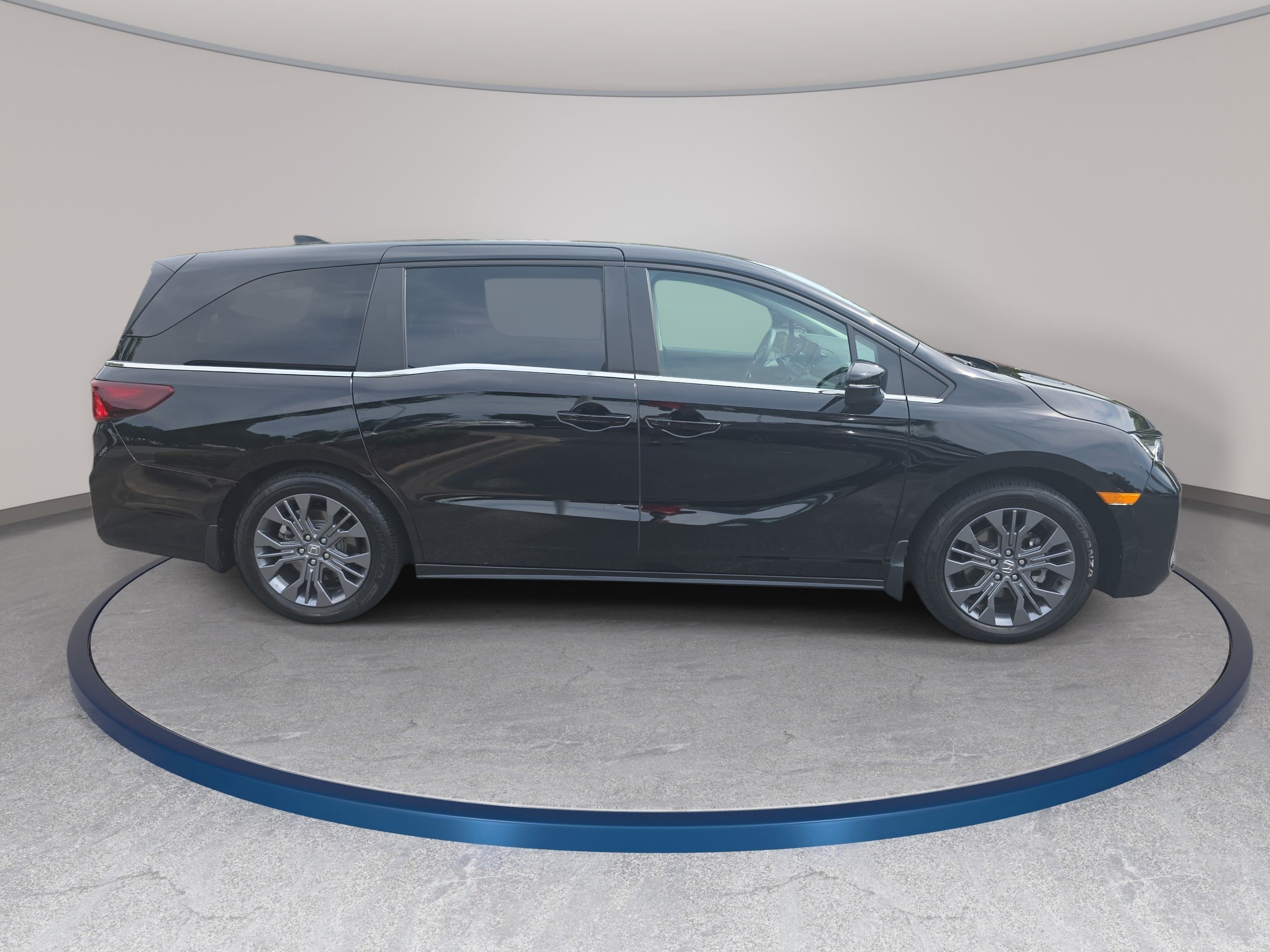 Used 2026 Honda Odyssey Touring image 4