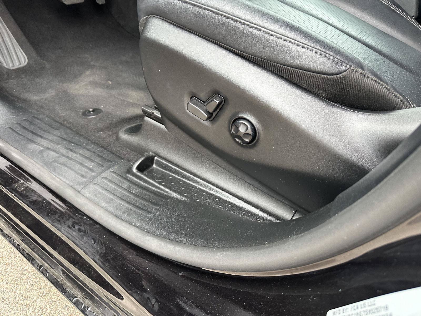 Used 2025 Chrysler Pacifica Select FWD image 20