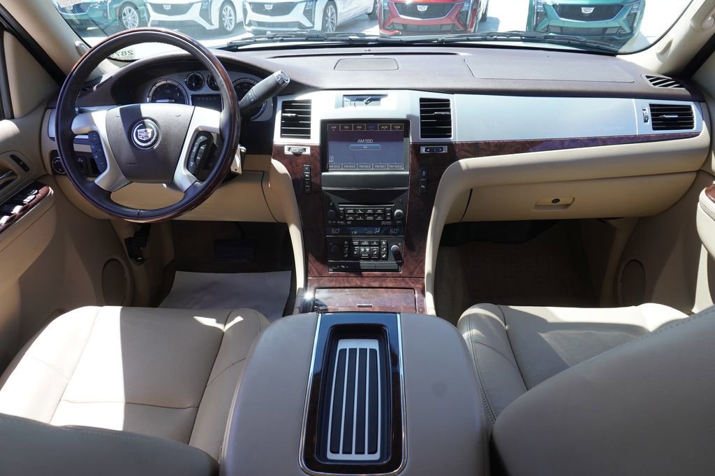 Used 2012 Cadillac Escalade Luxury AWD/4WD image 12