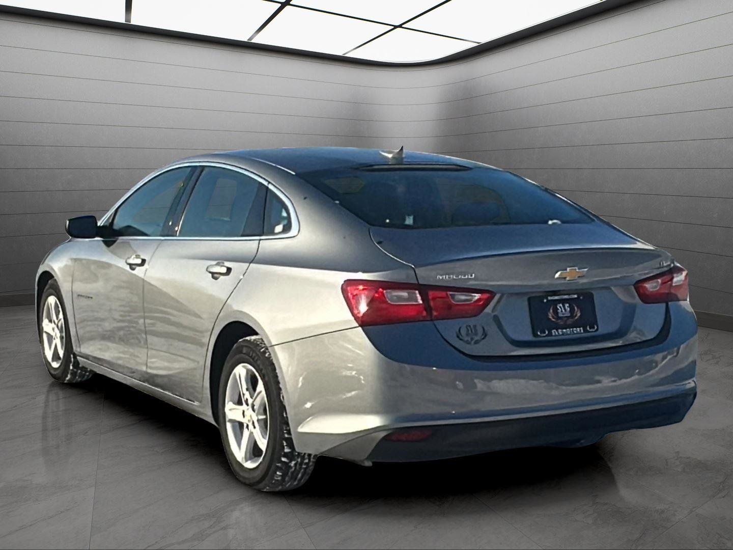 Used 2023 Chevrolet Malibu LT image 2