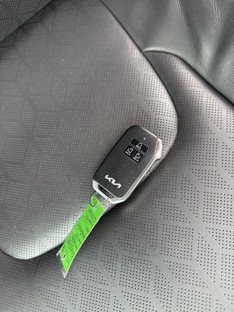 Used 2024 Kia Carnival LX image 50