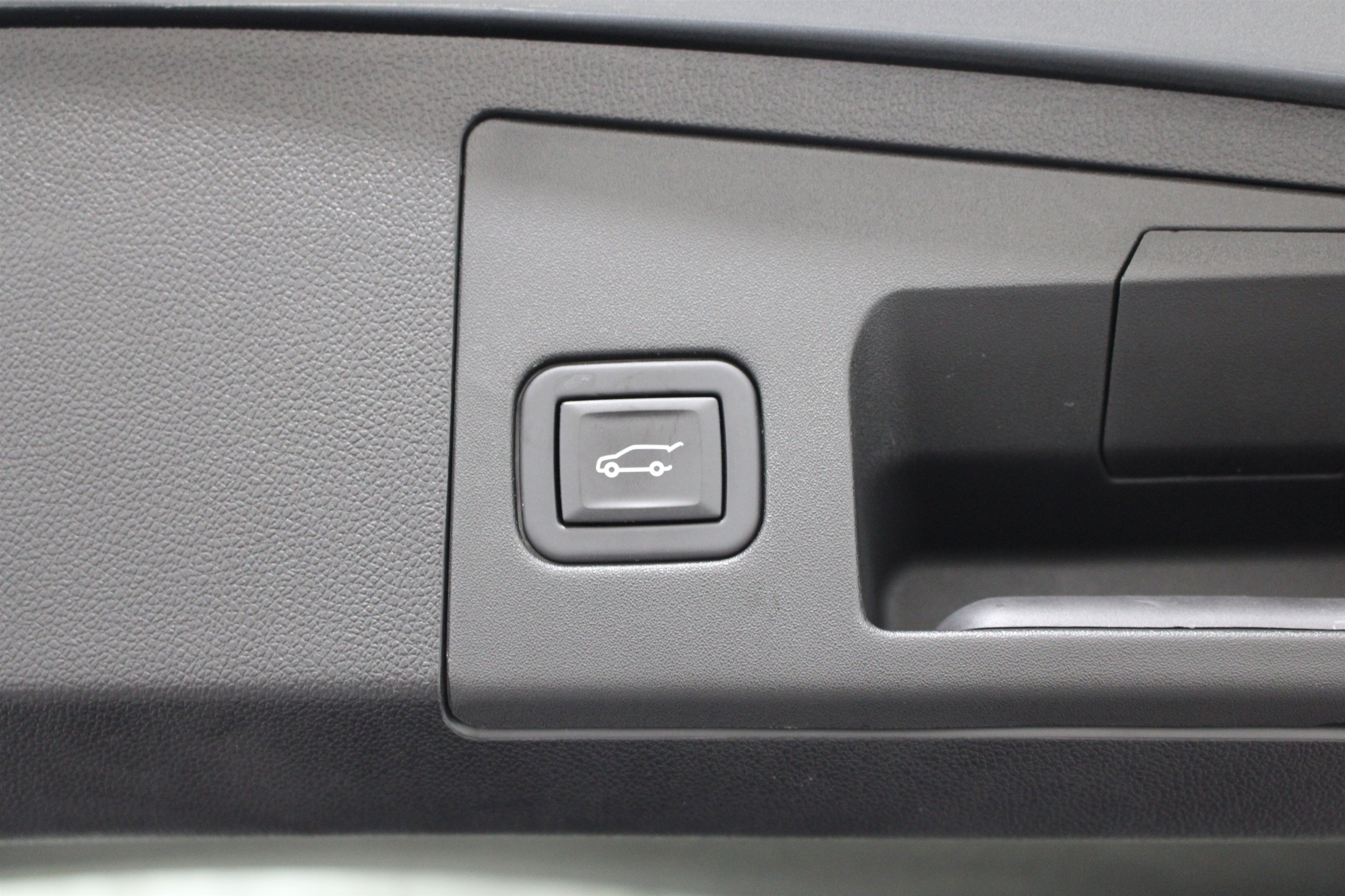 Certified 2024 Cadillac XT4 Luxury w/ Cold Weather Package FWD image 26