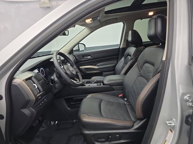 Used 2024 Nissan Pathfinder Platinum w/ Cargo Package image 22