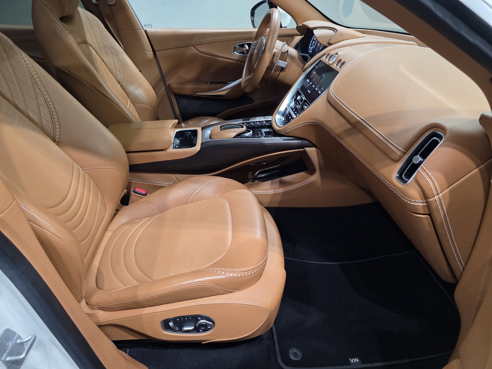 Used 2022 Aston Martin DBX AWD/4WD image 21