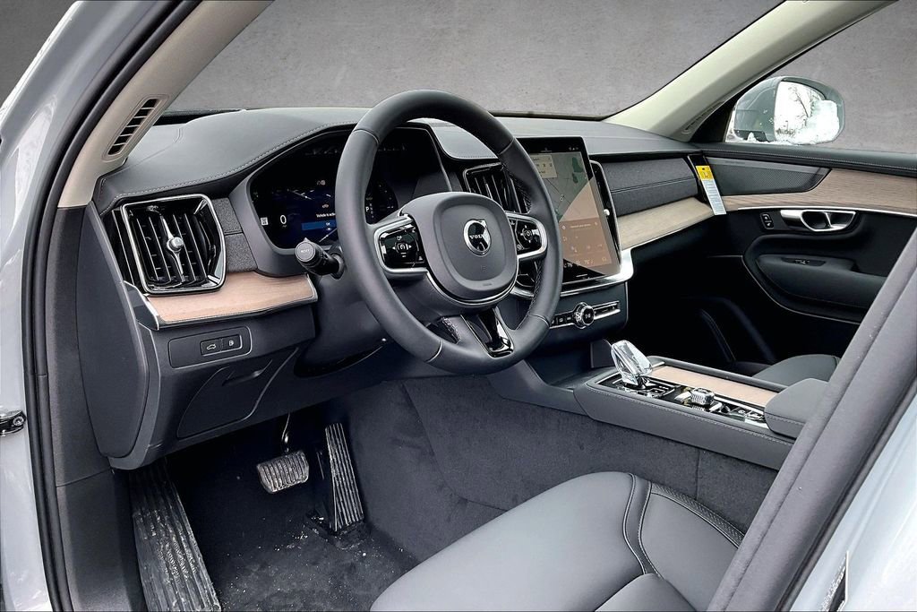 New 2026 Volvo XC90 T8 Plus w/ Protection Package Premier AWD/4WD image 7