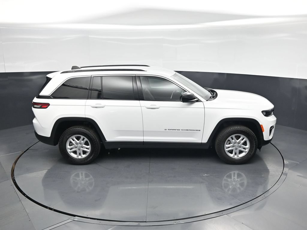 Used 2025 Jeep Grand Cherokee Laredo w/ Luxury Tech Group I AWD/4WD image 36