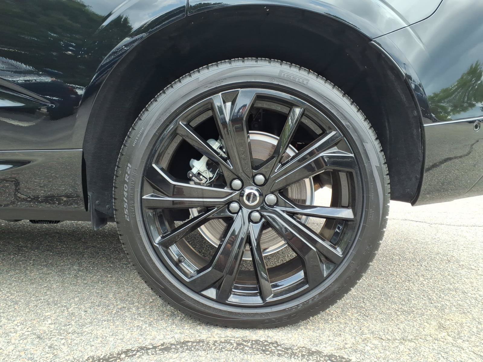 Certified 2024 Volvo XC60 T8 Ultimate w/ Protection Package Premier AWD/4WD image 5