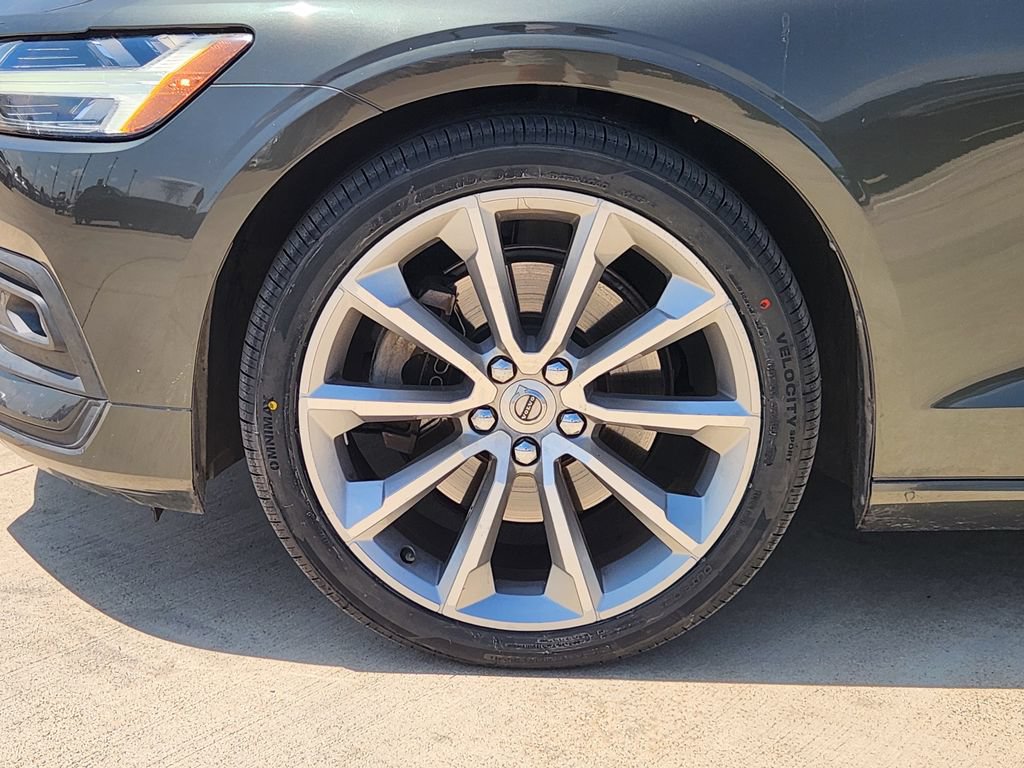 Used 2021 Volvo S60 T5 Momentum w/ Premium Package FWD image 8