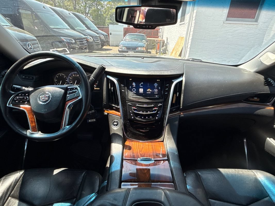 Used 2015 Cadillac Escalade Luxury AWD/4WD image 18