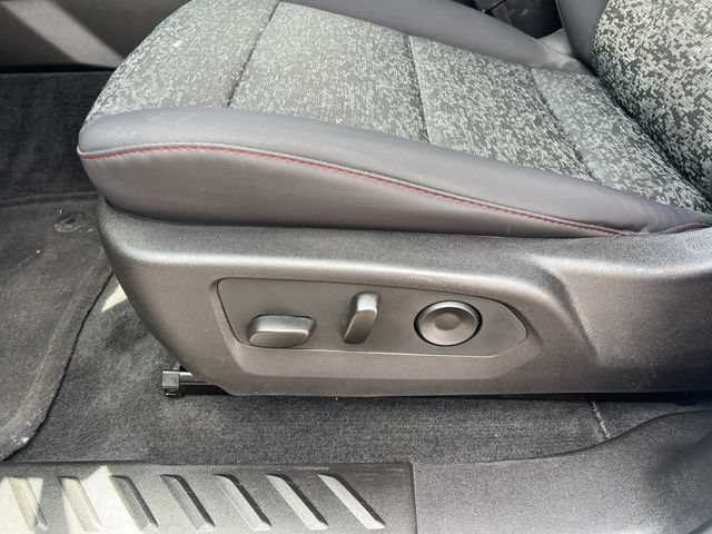 Used 2026 Chevrolet Colorado Z71 w/ Technology Package AWD/4WD image 16