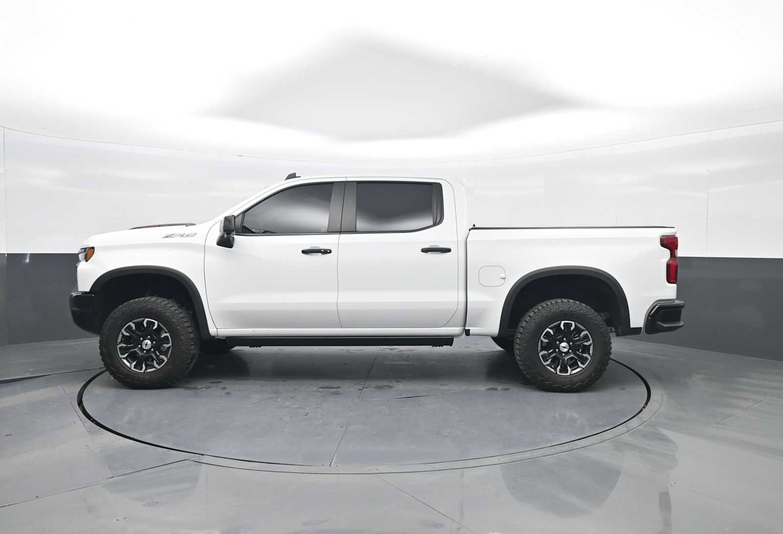 Used 2024 Chevrolet Silverado 1500 ZR2 image 5