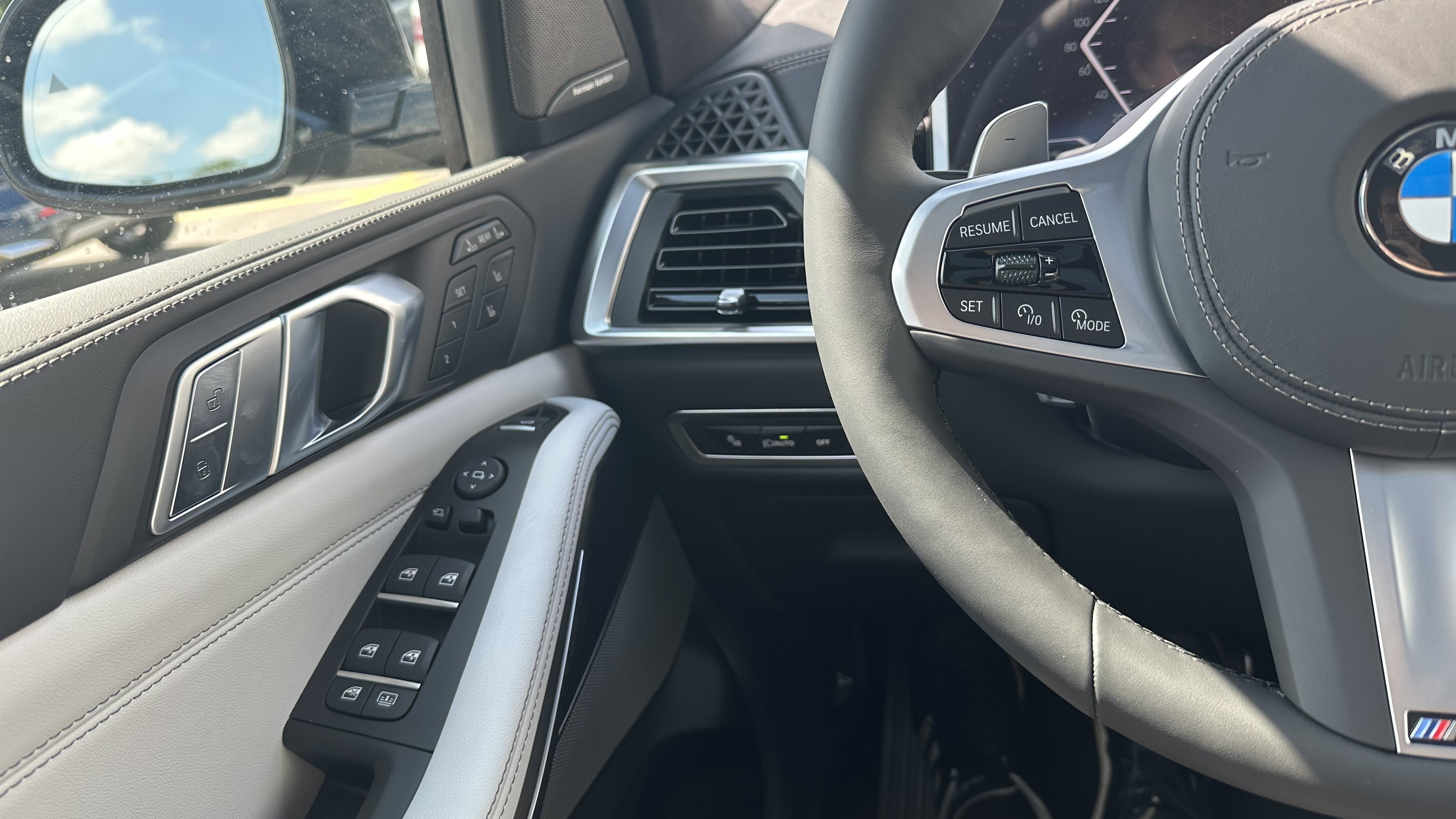 New 2027 BMW X7 xDrive40i w/ Executive Package AWD/4WD image 17