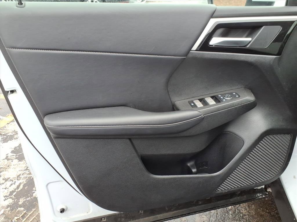 Used 2024 Mitsubishi Outlander SE image 13