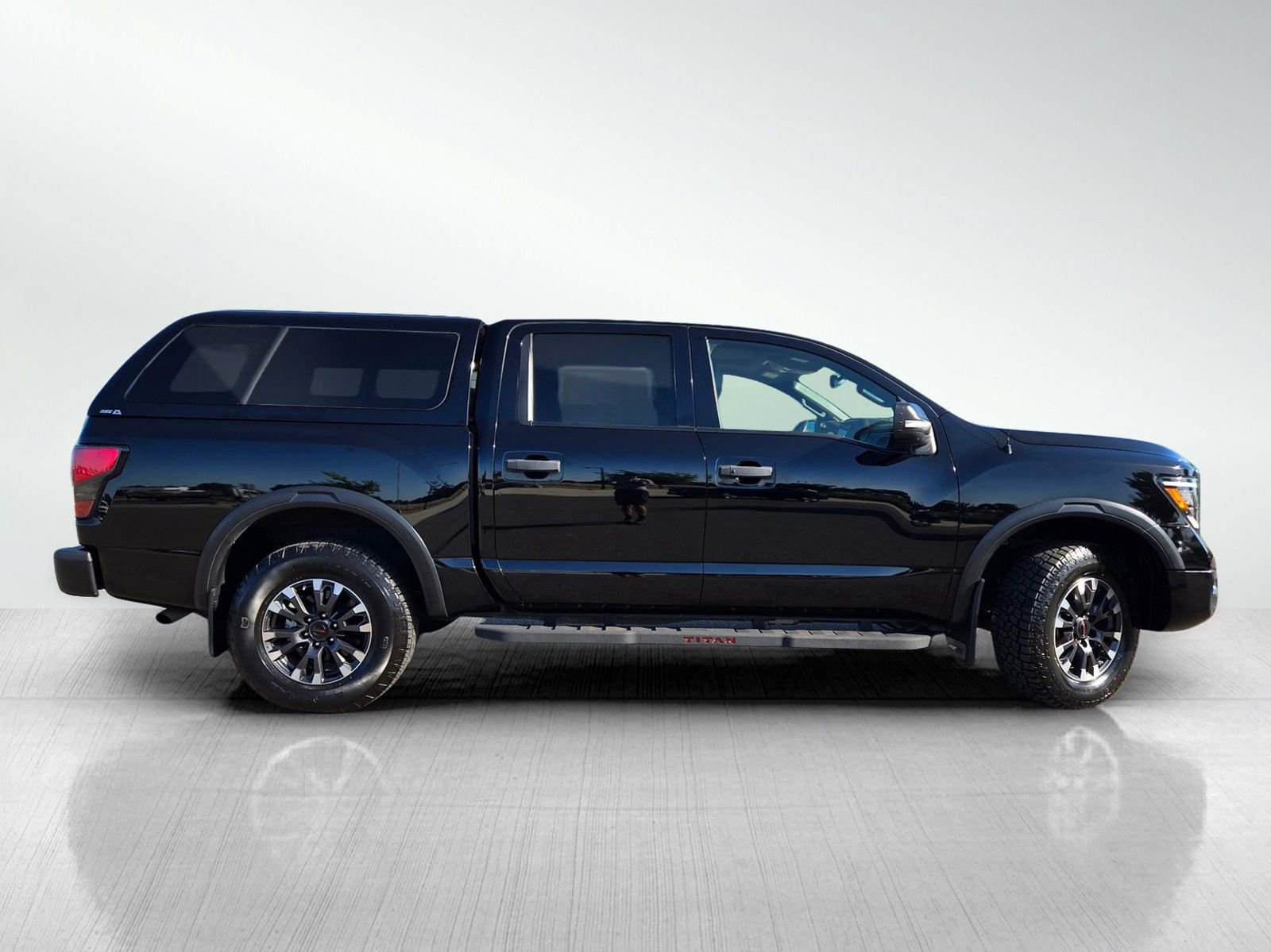Used 2021 Nissan Titan PRO-4X w/ Pro-4x Convenience Package AWD/4WD image 3