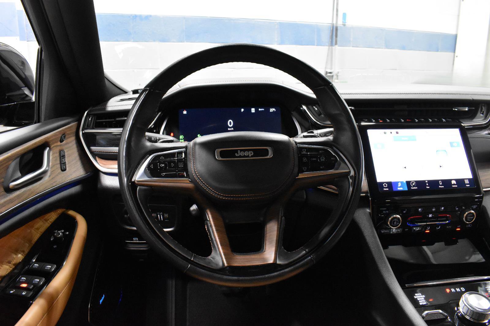 Used 2023 Jeep Grand Cherokee L Summit w/ Advanced Protech Group IV image 9