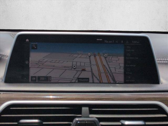 Used 2022 BMW 740i w/ Premium Package RWD image 11