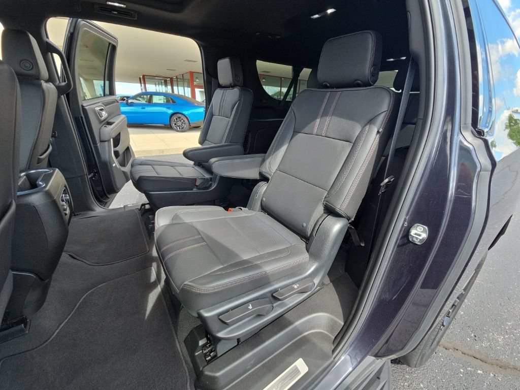 Used 2023 Chevrolet Suburban RST w/ Sport Performance Package AWD/4WD image 34