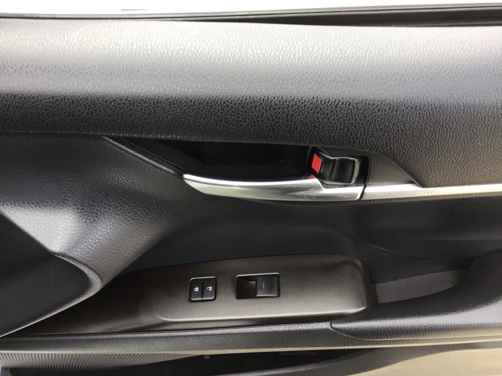 Used 2021 Toyota Camry SE image 13