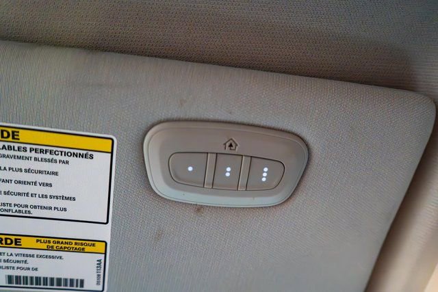 Used 2020 Jeep Cherokee Limited image 35