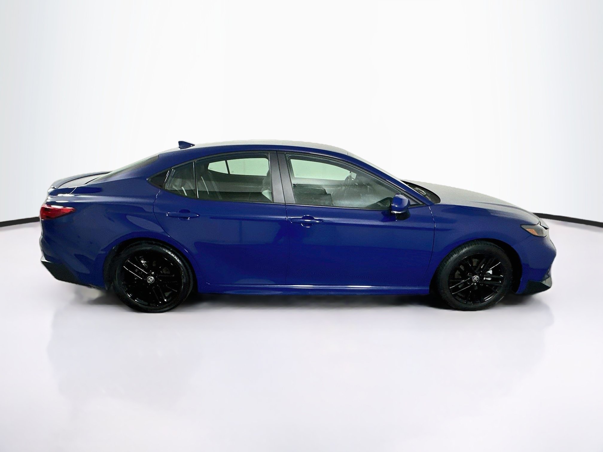 Used 2025 Toyota Camry SE FWD image 10