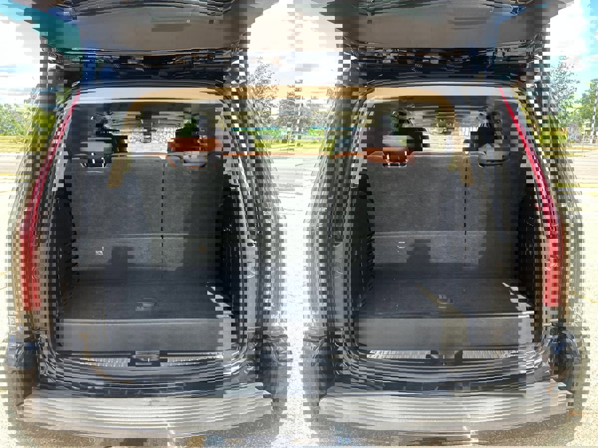 Used 2018 Cadillac Escalade Luxury image 14