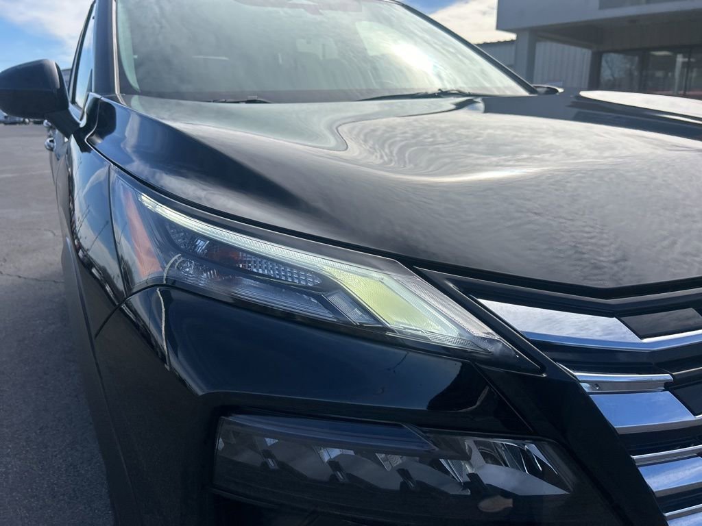 Used 2025 Nissan Rogue SV image 30