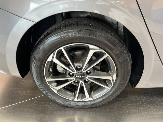 Used 2024 Kia Forte LXS FWD image 9