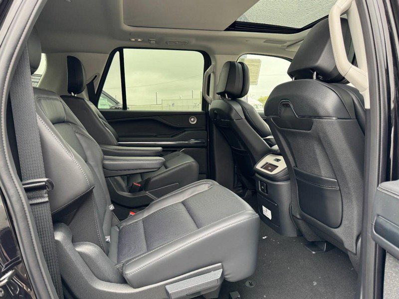 New 2025 Lincoln Navigator L Reserve image 13