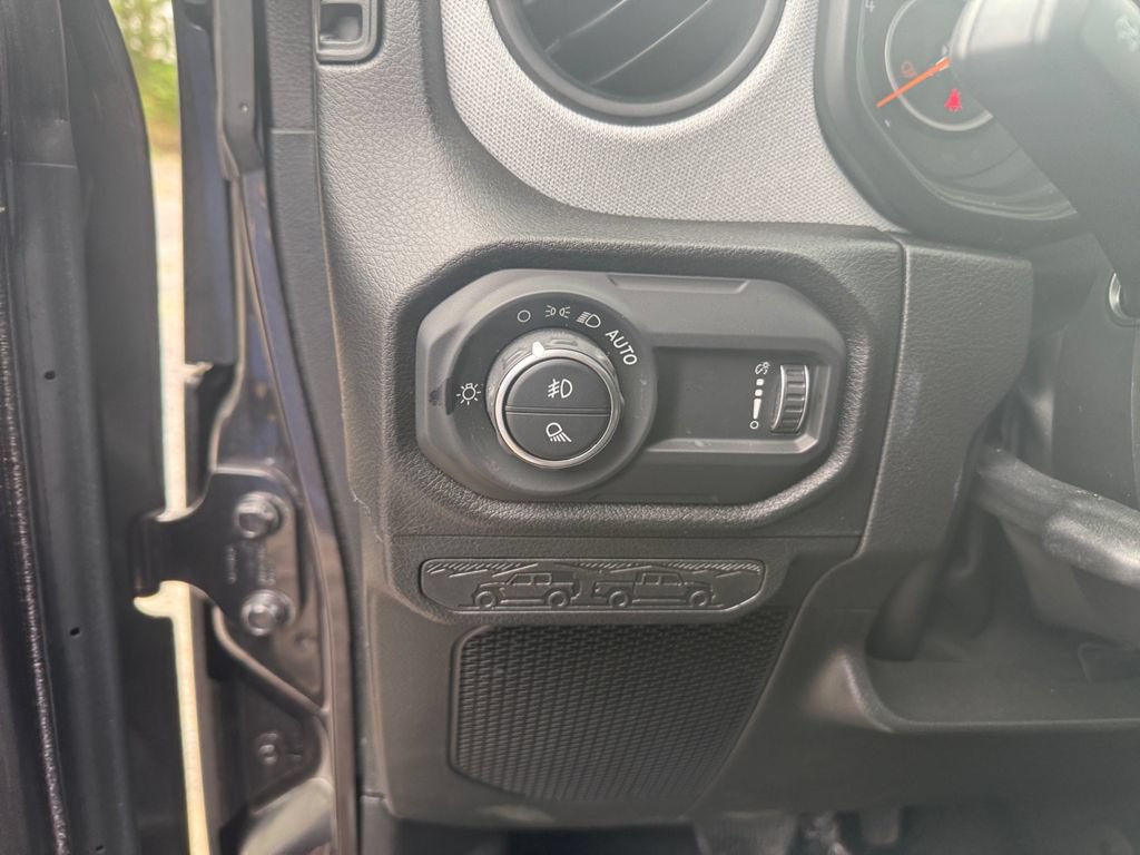 Used 2024 Jeep Gladiator Sport AWD/4WD image 17
