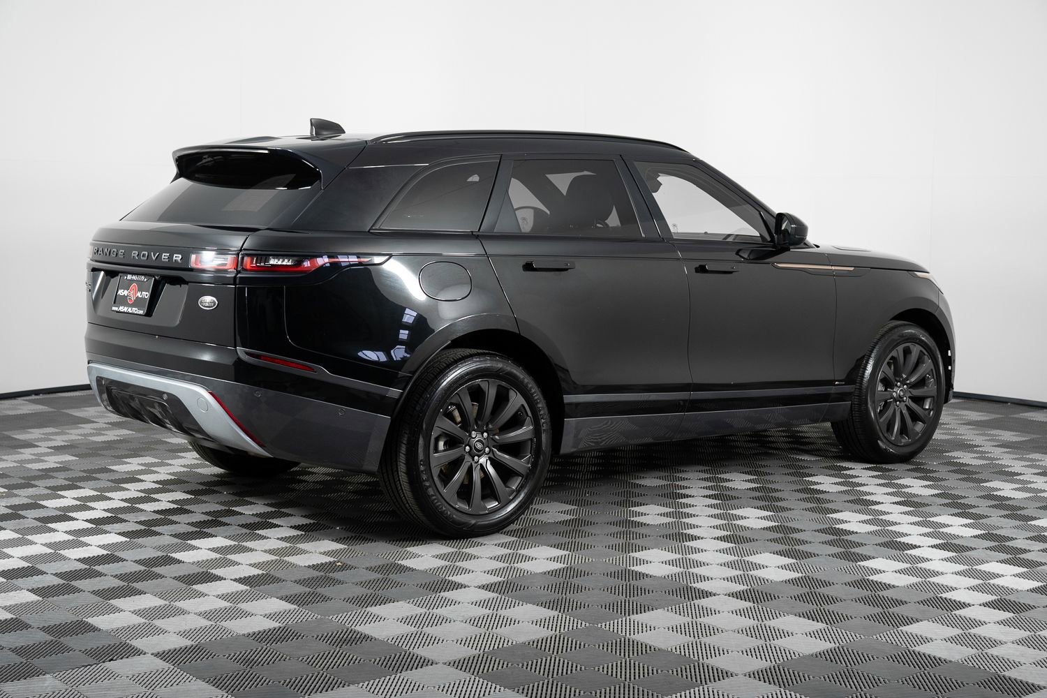 Used 2018 Land Rover Range Rover Velar R-Dynamic SE image 8