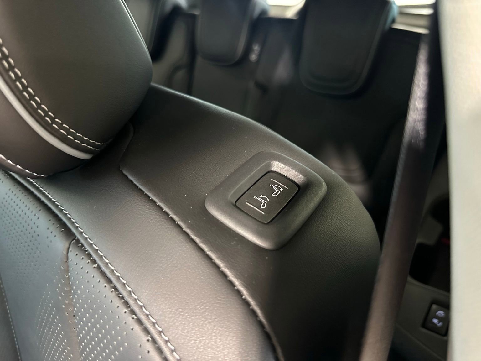 Used 2025 INFINITI QX80 Sensory AWD/4WD image 26