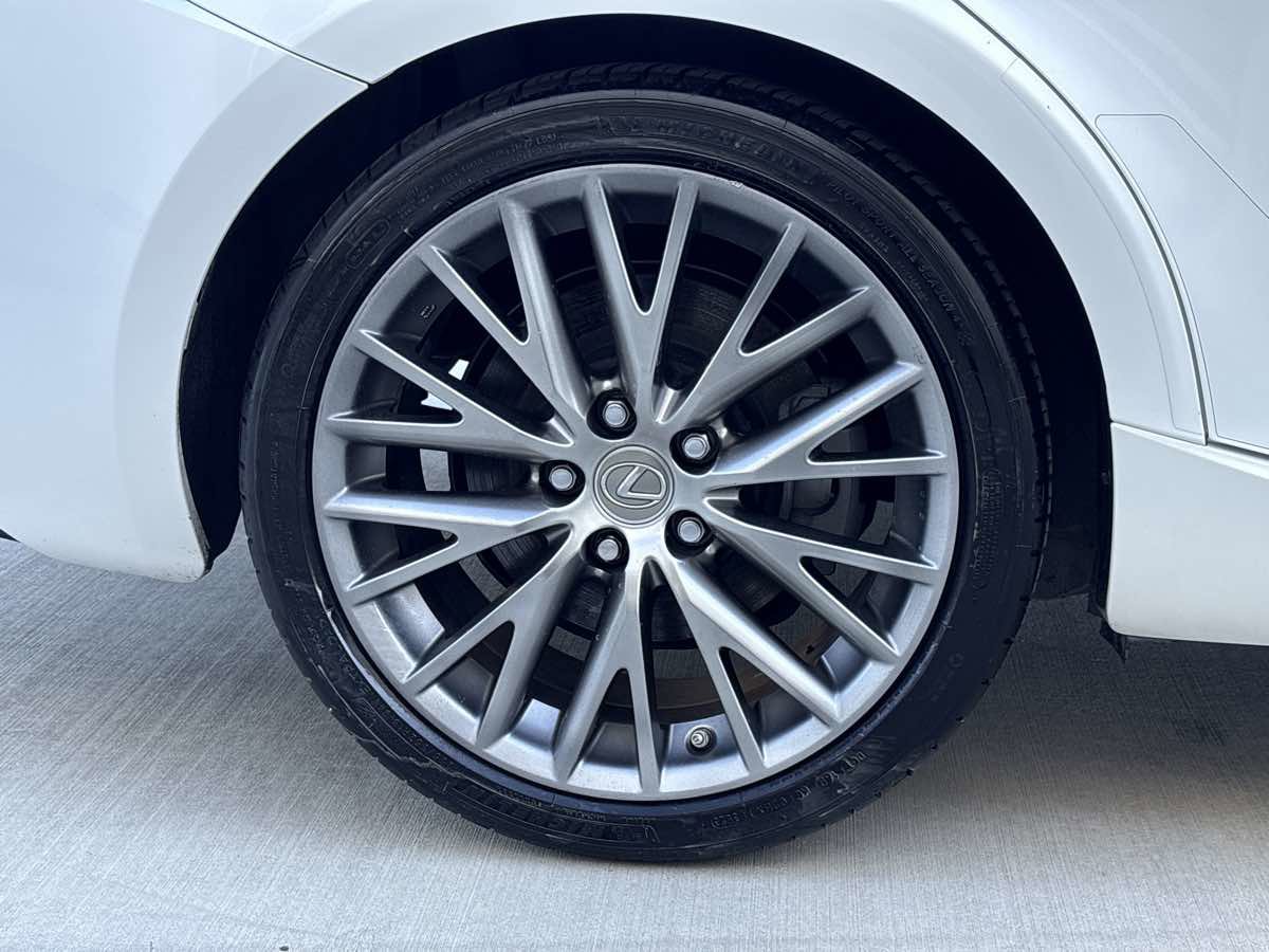 Used 2016 Lexus IS 200t image 10