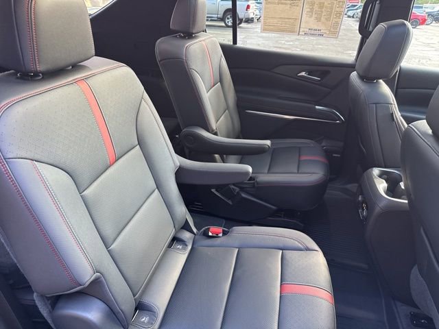 Used 2024 Chevrolet Traverse RS image 31