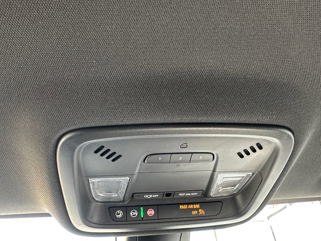 Used 2023 Chevrolet Traverse LT image 19