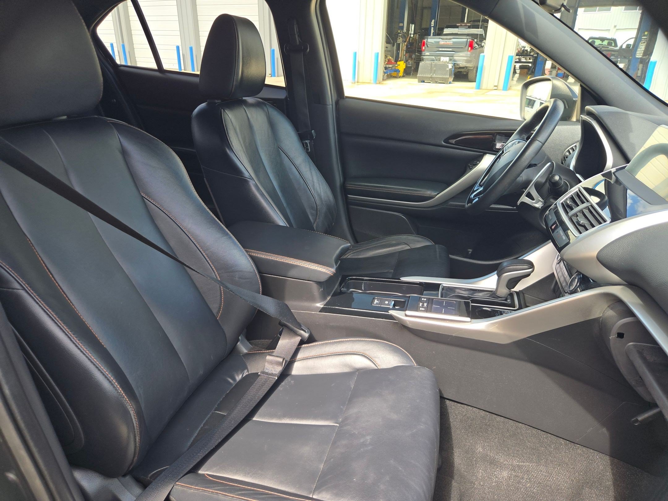 Used 2020 Mitsubishi Eclipse Cross FWD image 25