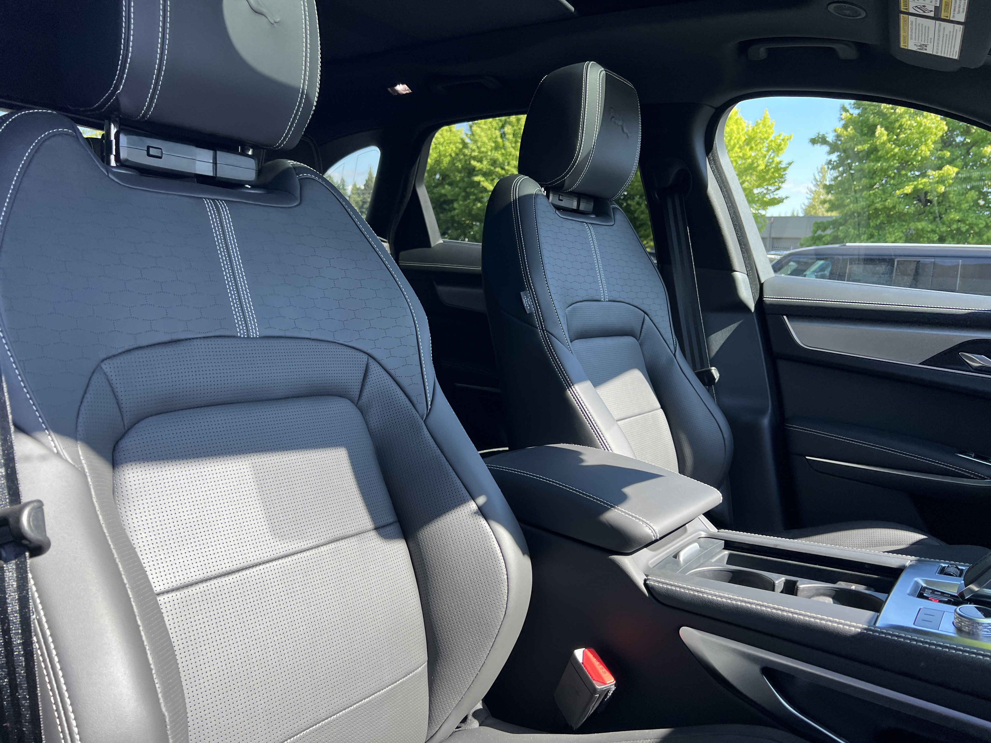 New 2025 Jaguar F-PACE R-Dynamic S AWD/4WD image 12